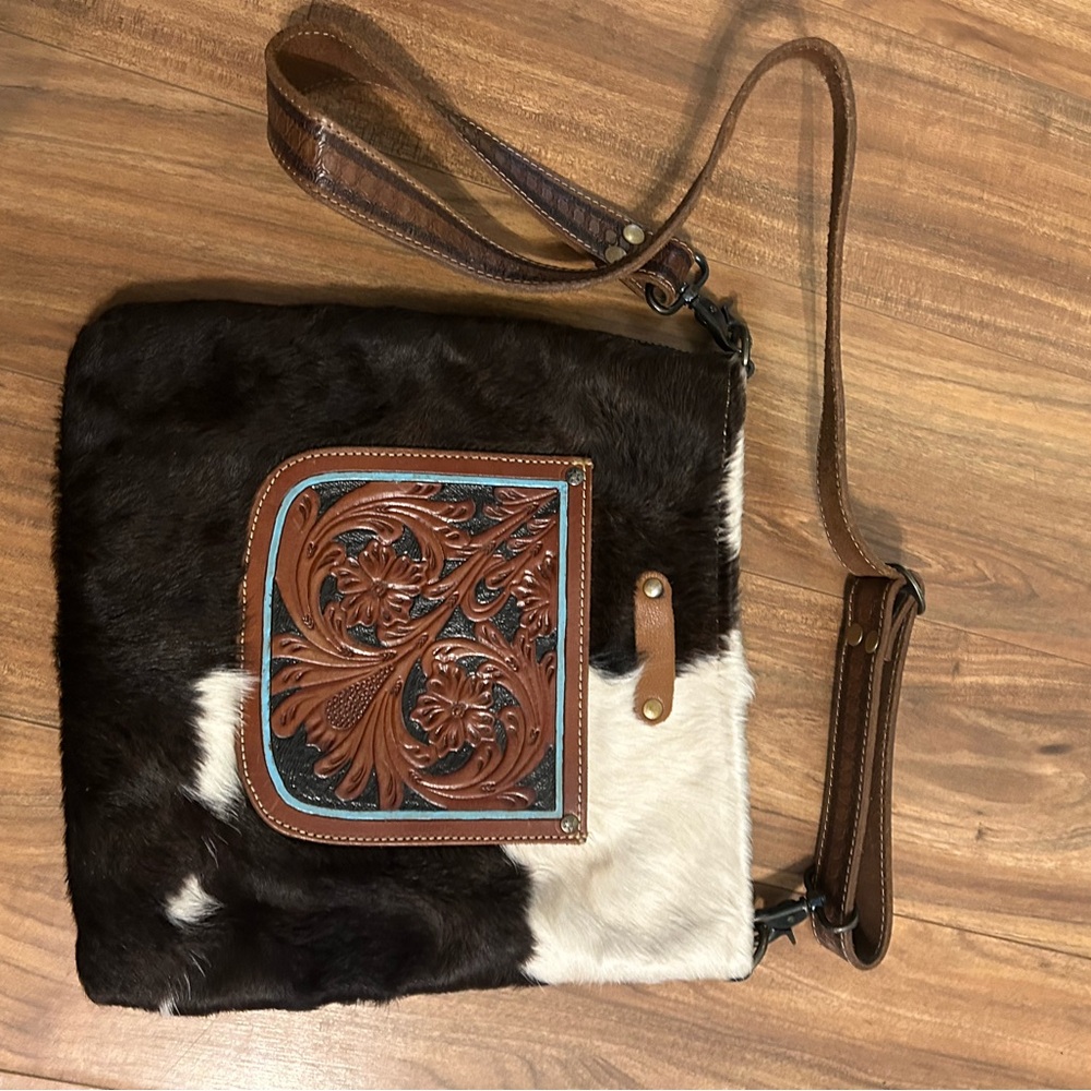 Myra Bag Black and Cream Interior